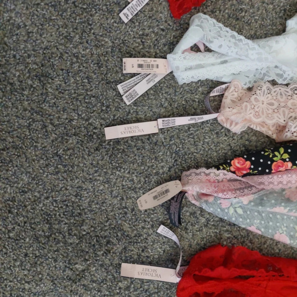 5 Victoria's Secret pantie bundle Large - Picture 2 of 8